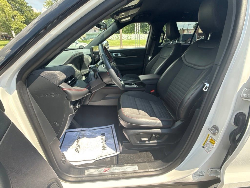 Used 2025 Ford Explorer ST-Line AWD/4WD image 22