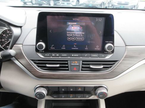 Used 2025 Nissan Altima 2.5 SV image 27