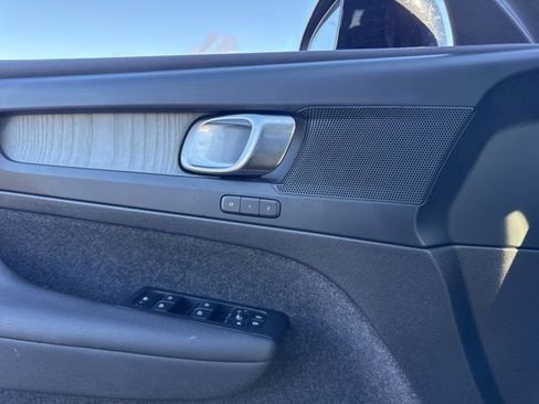 Certified 2024 Volvo XC40 B5 Plus w/ Protection Package Premier image 21