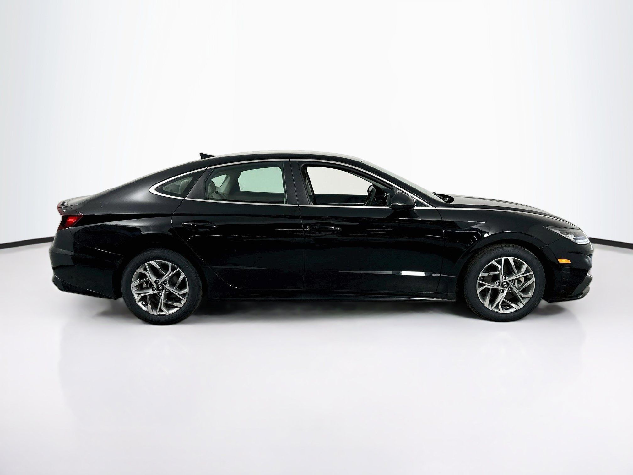 Used 2023 Hyundai Sonata SEL FWD image 4