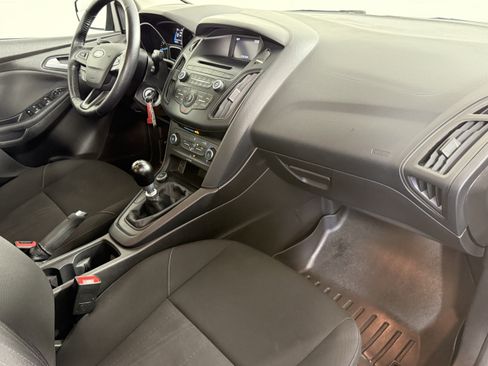 Used 2015 Ford Focus SE w/ SE Ecoboost Package image 9
