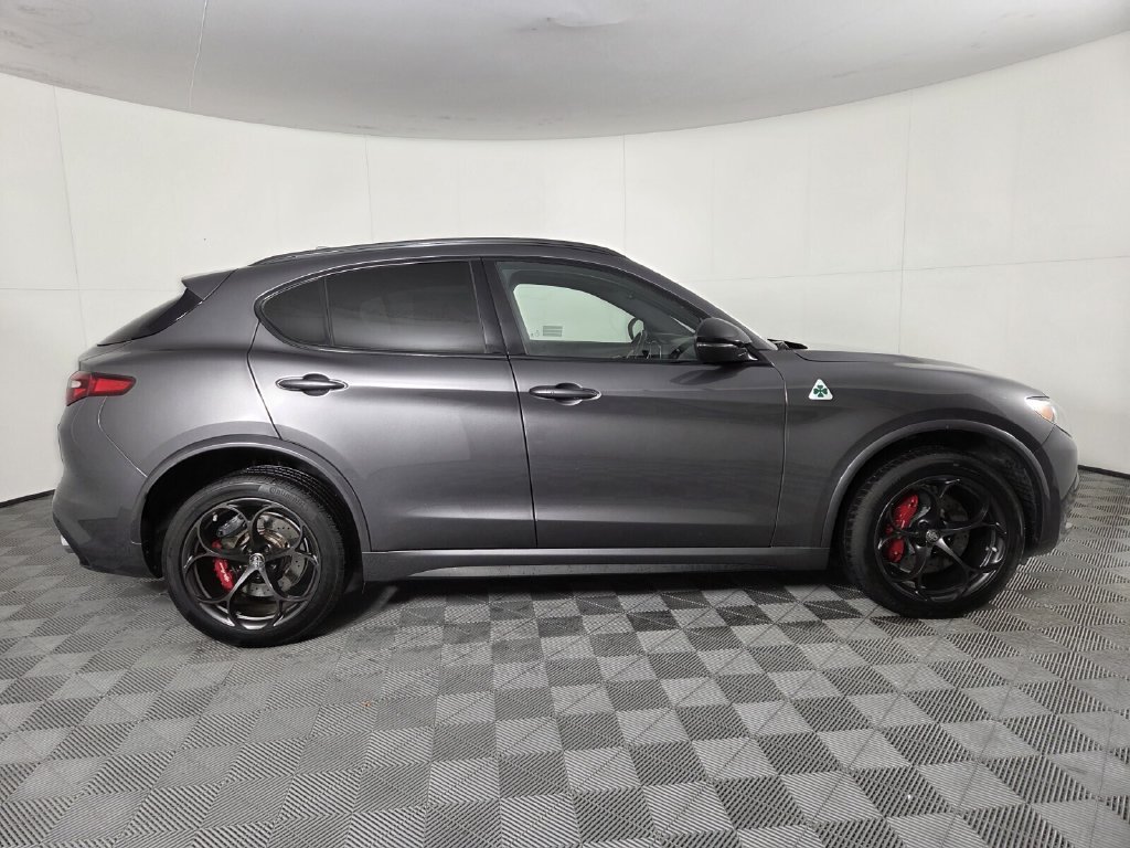 Used 2022 Alfa Romeo Stelvio Quadrifoglio w/ Active Assist Plus Package AWD/4WD image 4