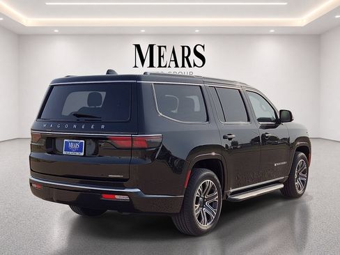 Used 2024 Jeep Wagoneer Series II w/ Flexible Seating Group RWD image 5