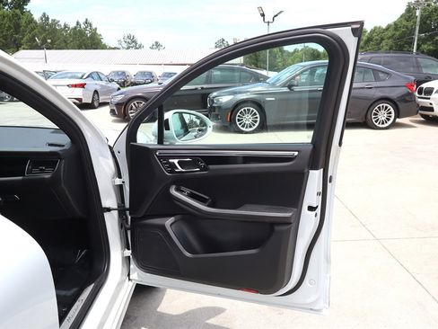 Used 2017 Porsche Macan S AWD/4WD image 37