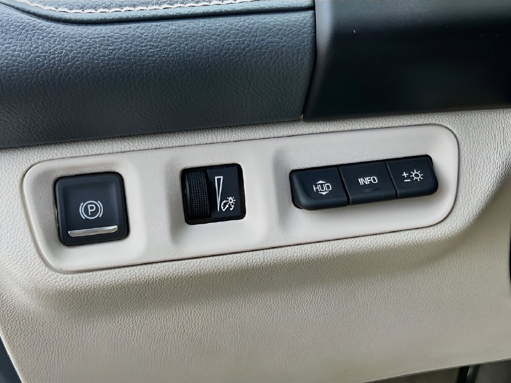 Used 2023 GMC Acadia Denali w/ Denali Technology Package FWD image 10