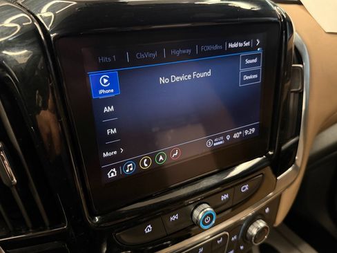 Used 2023 Chevrolet Traverse Premier image 12