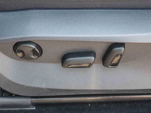 Used 2022 Volkswagen Tiguan SE image 19