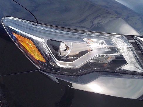 Used 2019 Nissan Pathfinder S image 10