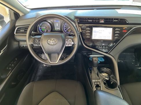 Used 2020 Toyota Camry LE image 18