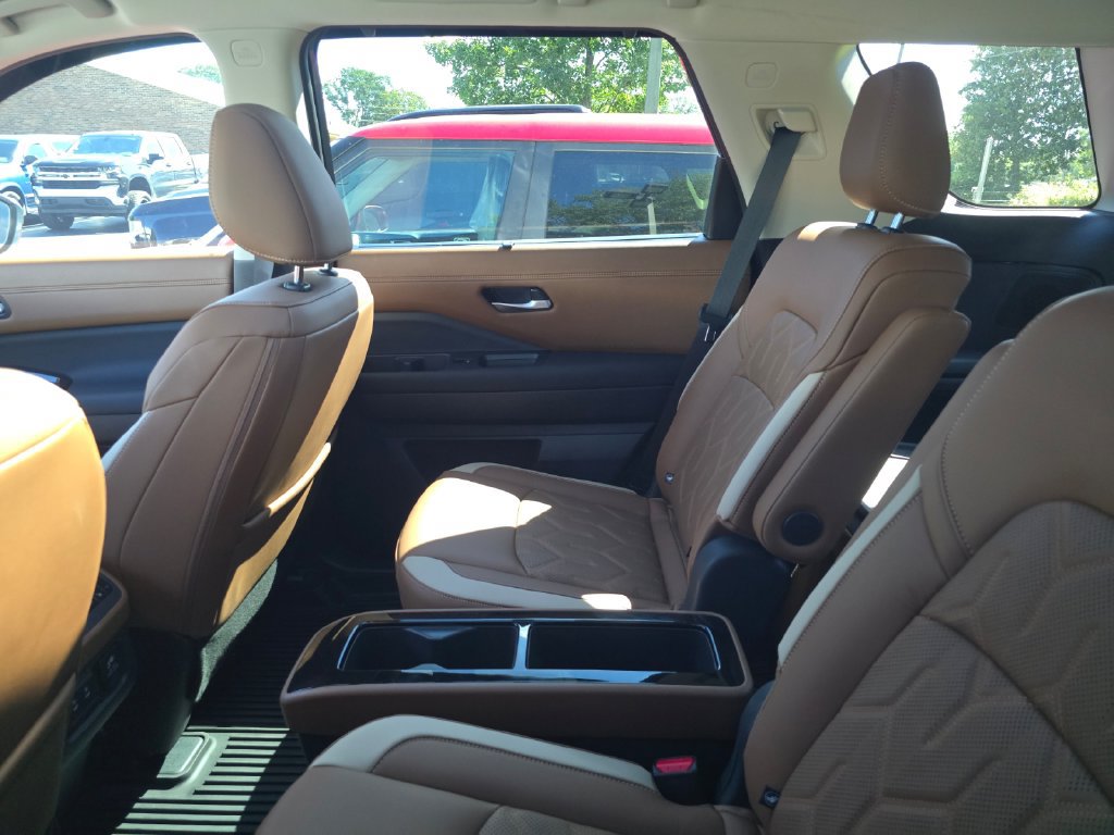 Used 2026 Nissan Pathfinder Platinum AWD/4WD image 5