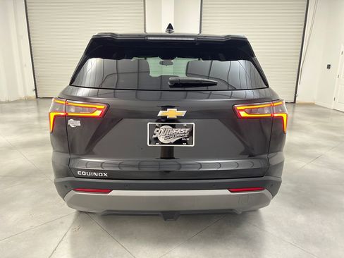Used 2026 Chevrolet Equinox LT FWD image 6