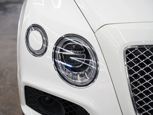 Used 2018 Bentley Bentayga Onyx Edition AWD/4WD image 9