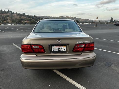 Used 1998 Toyota Avalon XLS image 7