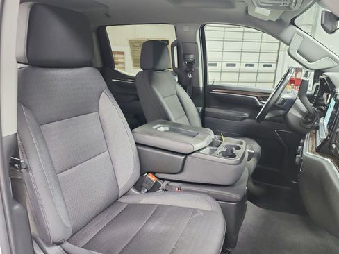 Used 2025 Chevrolet Silverado 1500 LT AWD/4WD image 39