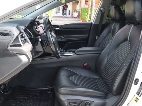 Used 2020 Toyota Camry SE FWD image 19