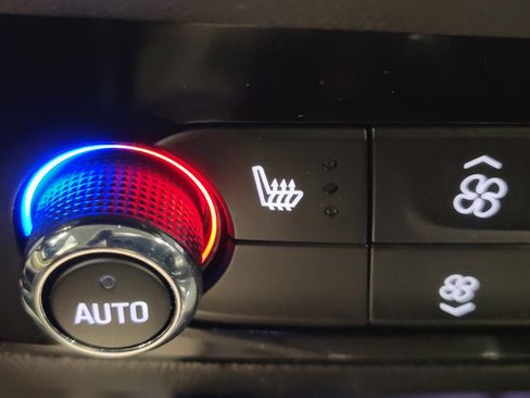 Used 2020 Buick Enclave Essence image 26