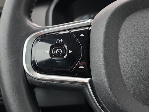 Used 2016 Volvo XC90 T6 Momentum w/ Protection Package Plus image 21