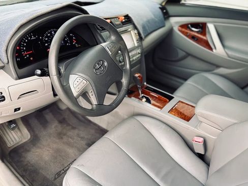 Used 2011 Toyota Camry XLE w/ XLE Extra-Value Pkg #1 FWD image 5