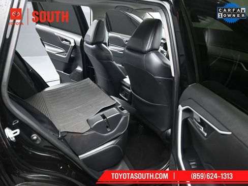 Used 2020 Toyota RAV4 XLE Premium image 31