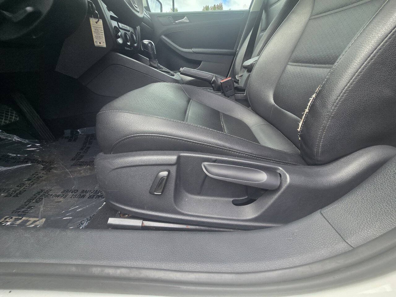Used 2014 Volkswagen Jetta SE FWD image 16