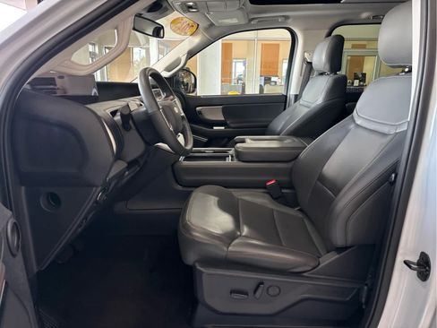 Used 2025 Ford Expedition Active AWD/4WD image 25