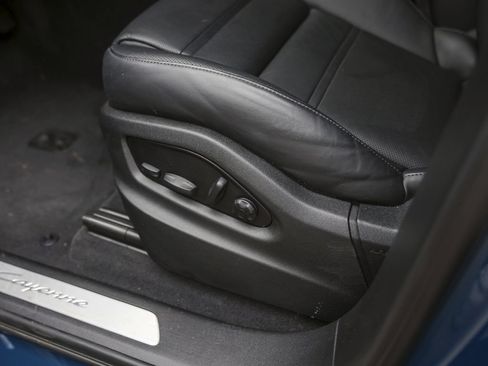 Certified 2025 Porsche Cayenne E-Hybrid AWD/4WD image 16