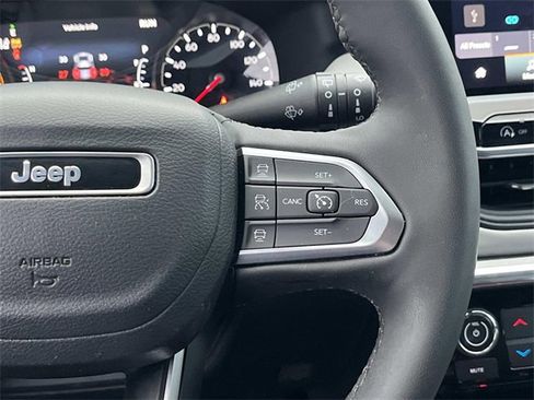 Used 2023 Jeep Compass Limited image 25