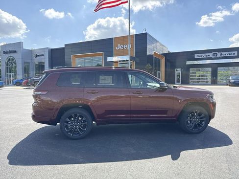 New 2026 Jeep Grand Cherokee L Limited AWD/4WD image 14