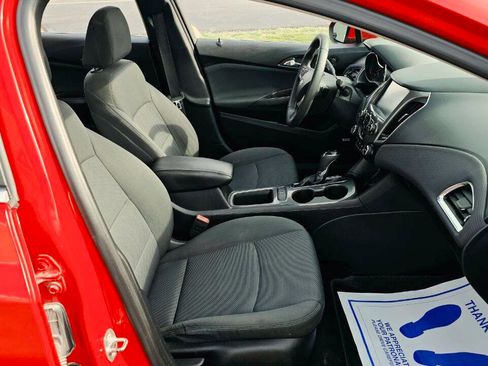 Used 2018 Chevrolet Cruze LT FWD image 15