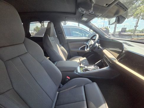 Certified 2025 Audi Q5 Premium AWD/4WD image 9