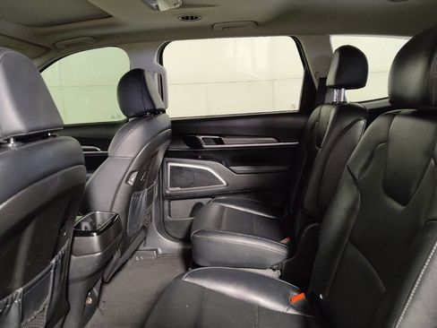 Used 2022 Kia Telluride S FWD image 18