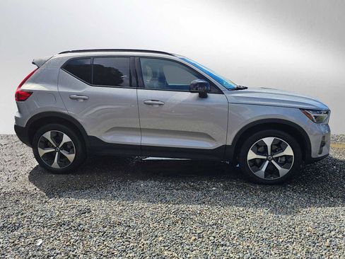 Used 2023 Volvo XC40 B5 Plus w/ Protection Package Premier image 2