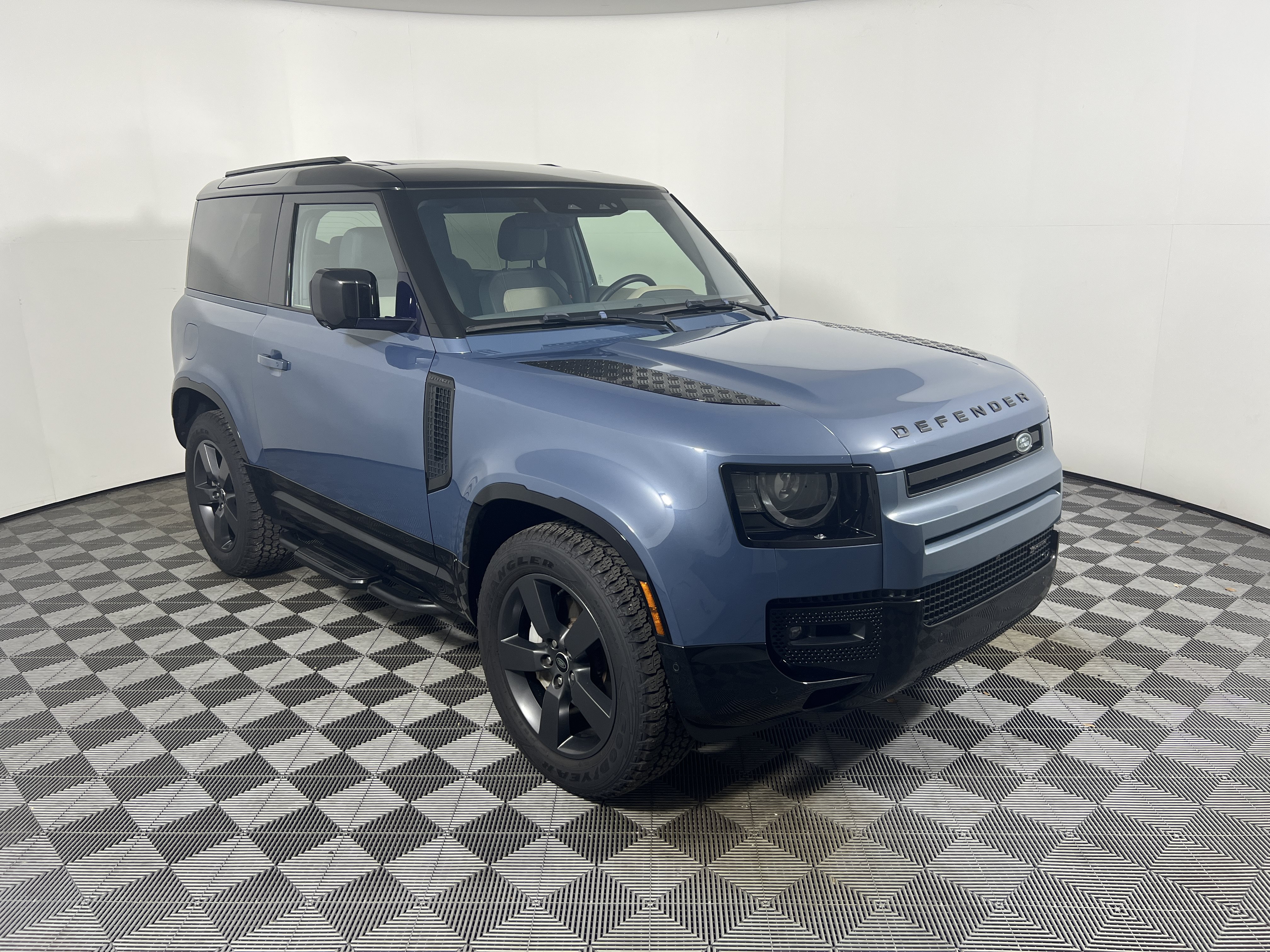 Used 2022 Land Rover Defender 90 X-Dynamic SE AWD/4WD image 7