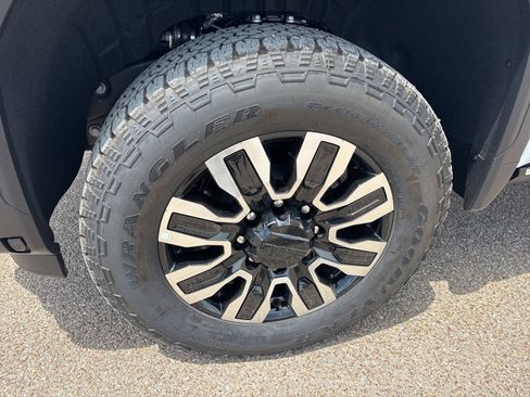 New 2026 GMC Sierra 2500 Denali Ultimate AWD/4WD image 39