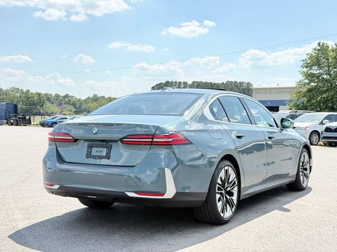Used 2024 BMW 530i w/ Premium Package RWD image 13
