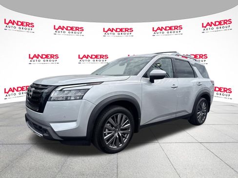 Used 2023 Nissan Pathfinder SL w/ SL Premium Package FWD image 7