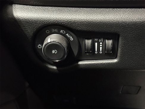 New 2026 Chrysler Pacifica Limited image 18