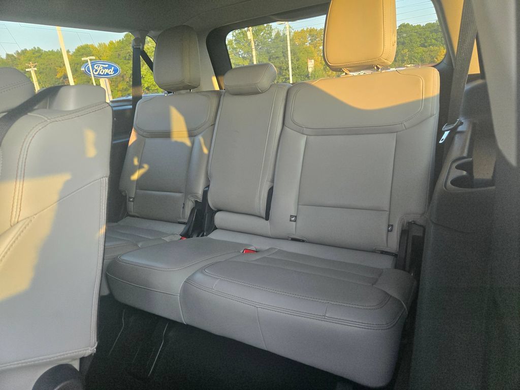 Used 2025 Ford Expedition Max Active RWD image 9
