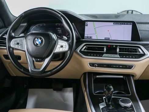 Used 2022 BMW X7 xDrive40i w/ Cold Weather Package image 17