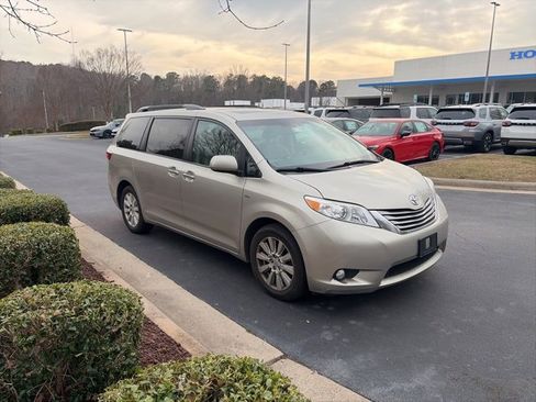 Used 2017 Toyota Sienna XLE w/ XLE Navigation Package image 13