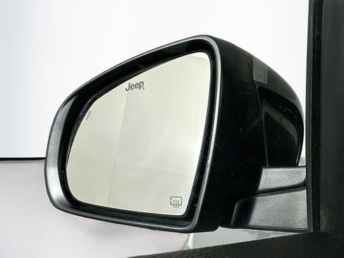 Used 2022 Jeep Compass Limited image 16