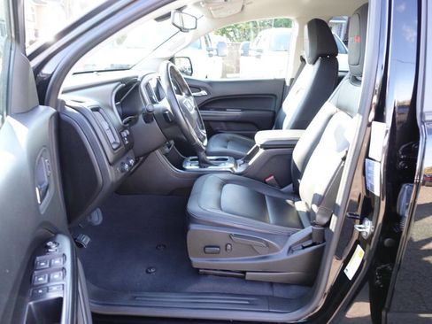 Used 2022 GMC Canyon AT4 image 17