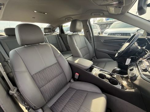 Used 2015 Chevrolet Impala LT w/ Convenience Package image 24