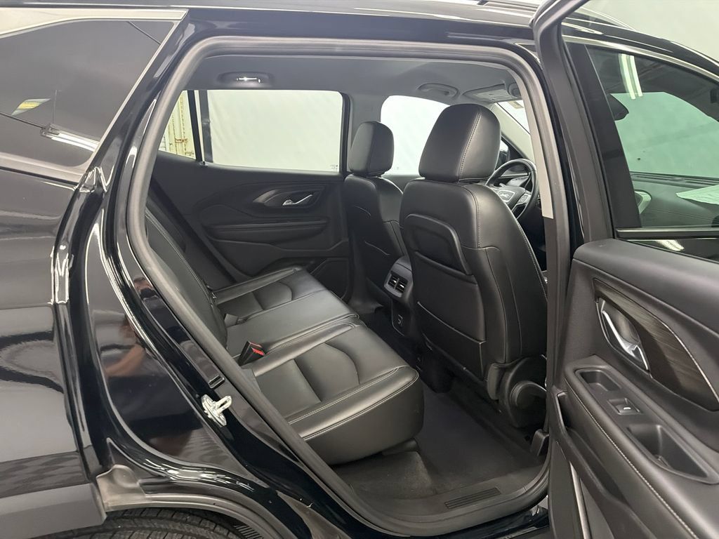 Used 2024 GMC Terrain SLT AWD/4WD image 17