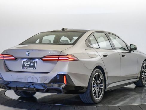 Used 2026 BMW 550e xDrive w/ Executive Package AWD/4WD image 5