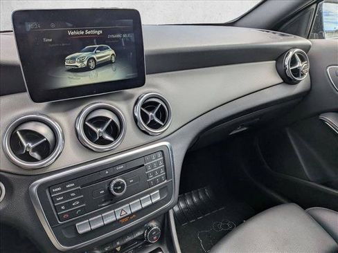 Used 2018 Mercedes-Benz GLA 250 image 12