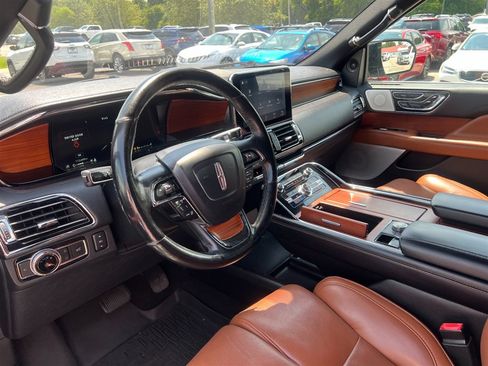 Used 2018 Lincoln Navigator Reserve w/ Technology Package AWD/4WD image 5