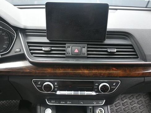 Used 2020 Audi Q5 2.0T Premium w/ Convenience Package image 17