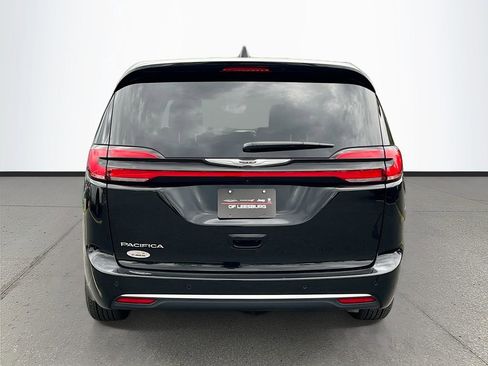 Certified 2025 Chrysler Pacifica Select image 6