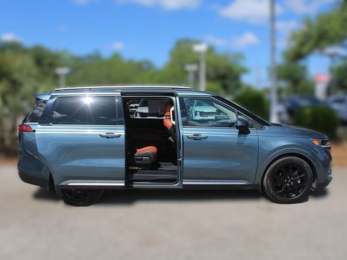 Used 2024 Kia Carnival SX FWD image 6